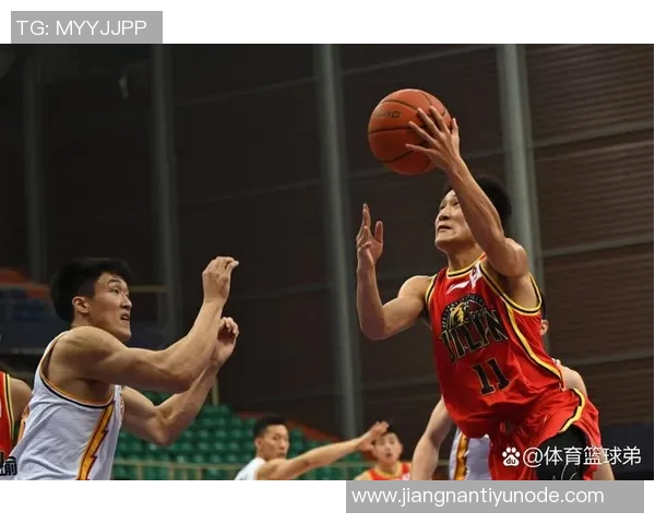 王洪泽表现抢眼10投6中斩获15分8篮板其中5个前场篮板助力球队