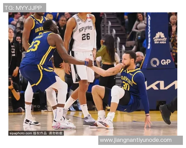 库里神勇表现掩盖马刺双星三双追梦让文班感到不适 库里神勇表现掩盖马刺双星三双追梦让文班感到不适