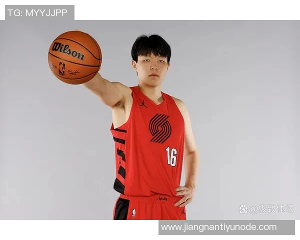 拓媒期待杨瀚森在5连客中每场稳定出战15分钟助力个人成长与球队表现