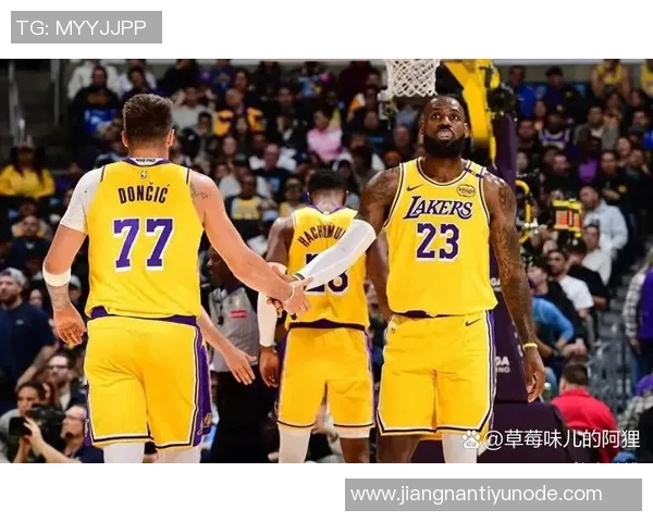 浓眉复苏如日中天19投14中砍下29分8篮板闪耀全场重振球队士气 浓眉复苏如日中天19投14中砍下29分8篮板闪耀全场重振球队士气